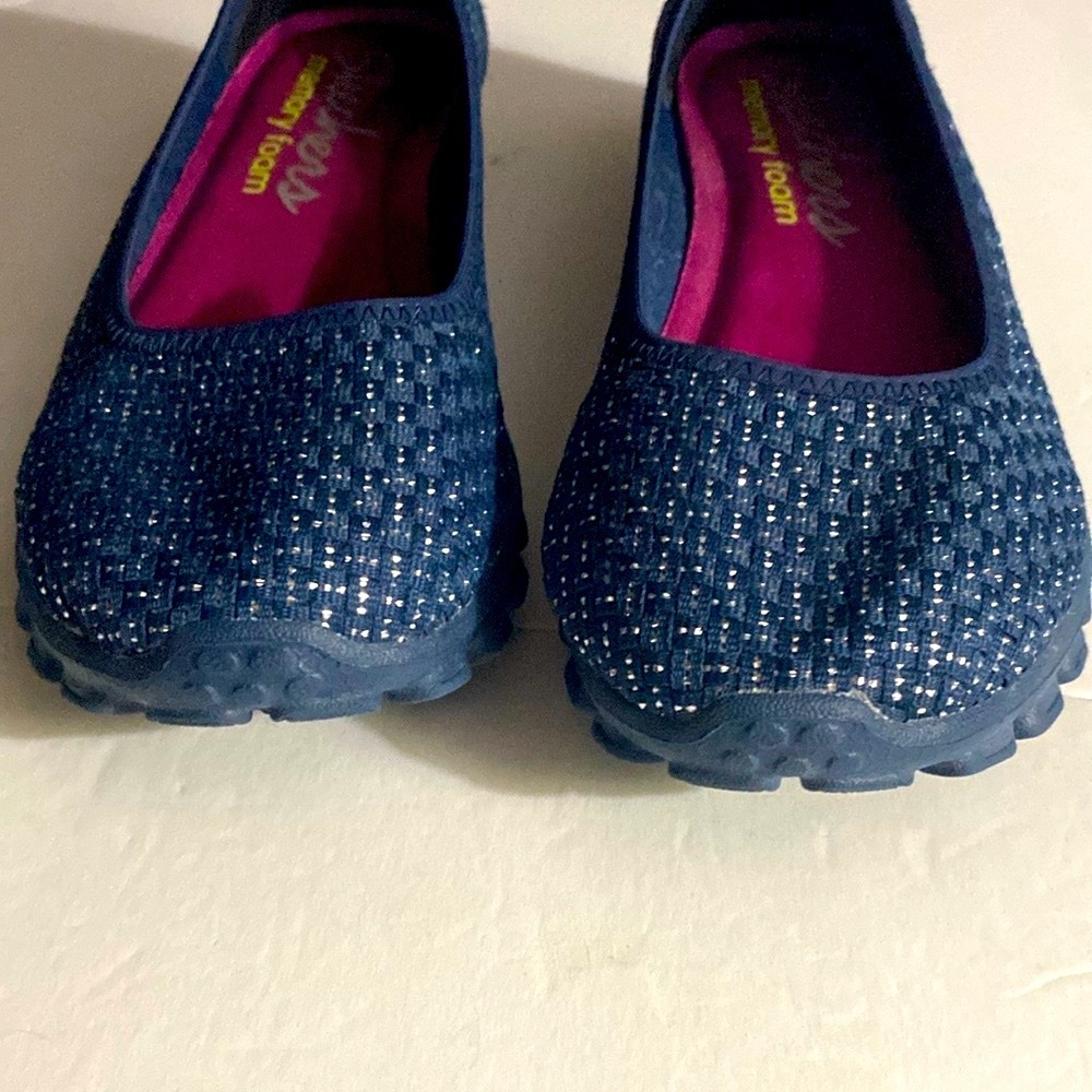 EUC Skechers Sport Sweetpea Weave Slip-on Navy, Silver, Metallic, #22616, Sz 9.5 - Picture 2 of 13